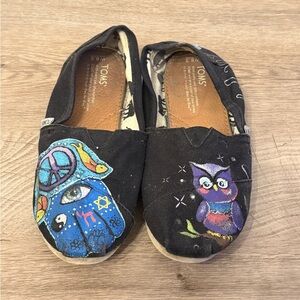 Toms Women's size 8 Custom Hand Painted Shoes Hamsa Owl Live Love Laugh Sz 8.5
